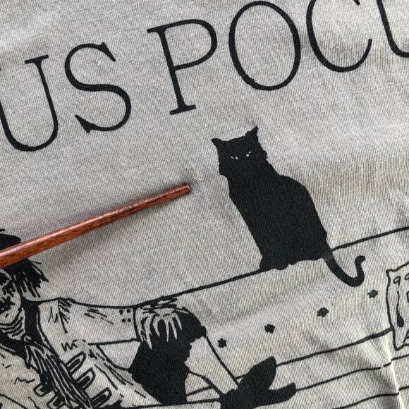 Hocus Pocus and Chill Graphic T-shirt Womenβs Size Small Halloween Binx Billy - Picture 7 of 7